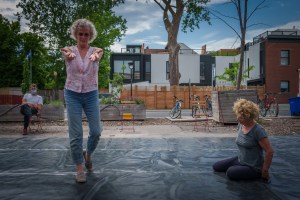 Performance de Dena Davida